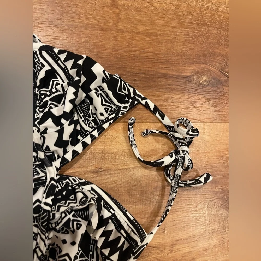 dELiA’s black and white one piece bathing suit​​​​​​​